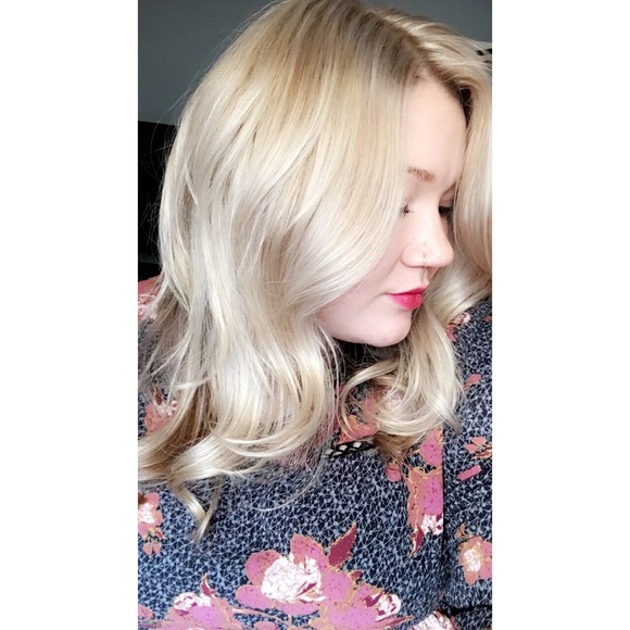 💕 Meet Your Posher 💕 - Picture 2 of 6